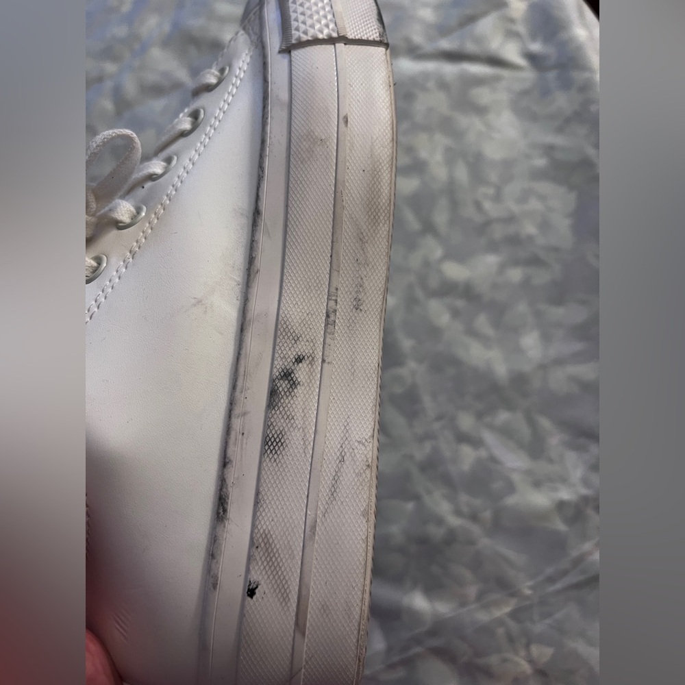 Converse Classic White  Sneakers. Very dirty, needs to be clean . - Picture 3 of 5